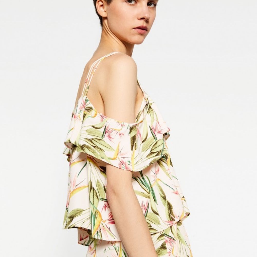 Frilly cold shoulder tropical top